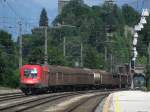 1016 038 mit einem Gterzug am 30.6.2008 in Brixlegg.