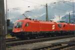 Die ganz neue 1116 072 (Abnahmedatum 29.7.02) am 26.7.02 zusammen mit 1016 010 in Saalfelden.