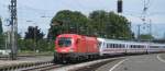 Auch die Taurus ist in Lindau oft anzutreffen: Hier zieht sie IC 118 nach Mnster in den Bahnhof. Dort bernehmen dann 2 218er.