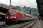 1016 015 erreicht mit dem OEC 569  Bernhard Ingenieure  auf der Reise von Bregenz nach Wien West den Innsbrucker Hauptbahnhof.