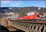 1016 036 und 1142 673 ziehen den heute Sonntag extrem langen IC 534 aus dem Bahnhof Leoben. 15.02.2009