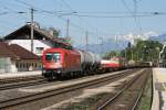 1016 033 mit einem gemischten Gterzug am 25.04.2009 in Brixlegg.