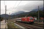 1016 017 hat den OEC 565  Samariterbund , Bregenz - Wien Westbahnhof, am Haken. (31.07.2009)