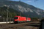 1016 005 + 1144 216 mit einem Gterzug am 19.09.2009 in Schwaz.