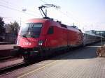 1016 040 mit IC 119 am 24.9.2005 an Gleis 4 in Bregenz.
Der Zug fhrt soeben in Richtung Lindau ab.