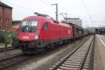 1016 029-9 der BB steht am 28. Mai 2011 mit einem gemischtem Gterzug im Wrzburger Hbf.