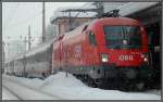 In Mrzzuschlag wartet am 6.1.2006 1016 015 mit dem OIC 535 auf die Weiterfahrt nach Villach.