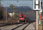 . Anstieg geschafft - 

Eurocity mit ÖBB-Taurus kurz vor der Durchfahrt des Bahnhofes Amstetten auf der Schwäbischen Alb. 

17.11.2011 (M)