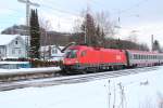 1016 020-8 bei der Einfahrt in den Bahnhof Prien a. Chiemsee. Aufgenommen am 16.2.12.