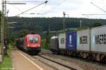 Kreuzung BB 1016 045-5 vor Ganzzug Autotransport Richtung Regensburg + MRCE Dispolok ES 64 F4-016 ( 189 916 ) vor Gterzug Container Richtung Nrnberg, KBS 880 Nrnberg - Passau, fotografiert im Bhf. Prfening am 14.07.2012