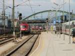 Ausblick Wien West Gleis 6, Lokzug 1016 & Br 101, Wendezug, Wieselzug, ICE sichtbar, 10.7.2006