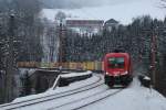 1016 024 mit dem Hackschnitzlerzug 41681 auf dem Wagnergrabenviadukt; am 19.01.2013