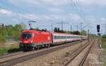 1016 030 und 1016 035 eilen am 05.05.13 mit dem EC 112 nach Frankfurt durch Mnchen-Langwied Richtung Augsburg.