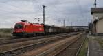 Die 1016 028-3 der ÖBB ist am 6.12.2013 mit einem Gemischten Güterzug Richtung Linz unterwegs. Hier bei der Langsamfahrt mit 30 km/h in Kirchstetten, Grund dafür ist ein Weichenproblem gewesen, ausgelöst von dem zuvor durchfahrenden Güterzug.
