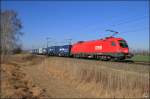 1016.028 am 01.03.14 mit Containerzug zwischen Gramatneusiedl und Götzendorf.