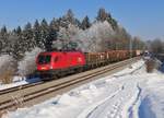 Die 1016 038 der ÖBB vor einem gemischten Güterzug am 21.01.17 bei Sossau in der Nähe von Grabenstätt.