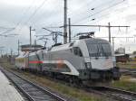 Nachschuss am 19.10.2007 auf den Messzug mit dem DB-Messwagen
und den beiden Railjets 1016 034 + 1016 035.
Man beachte die Verkabelung der Loks und den nicht ganz
abgesenkten Stromabnehmer.