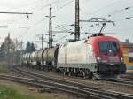 1016 047 macht immer noch Werbung fr die Wr.Stdtische.
Am 17.11.2007 war sie mit Kesselwagen in Wels anzutreffen.