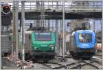 Die 1016 023-2 Kyoto Express hat soeben einen Autozug aus Tschechien nach Buchs SG gebracht, der von den beiden SNCF Loks 437058 und 437053 zur Weiterfahrt nach Mulhouse (F) bernommen wird.