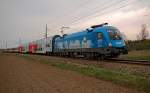 1016 023 Koyoto Express - sterreichs grne Schiene vor dem Regionalzug 2229  Retzer Land  von Retz nach Wiener Neustadt Hbf. Das Foto entstand am 09.04.2008.