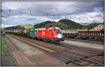 EM-Lok 1016 025 Portugal fhrt mit einem Gterzug durch den Bahnhof Knittelfeld.