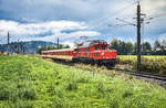 1020 018-6 der EBFL fährt mit dem SR 17155 (Villach Hbf - Lienz) bei der Haltestelle Lendorf vorüber.