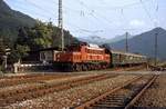 ÖBB 1020.13 fährt am 2.8.1980 mit Personenzug Innsbruck - Garmisch in Mittenwald ein.