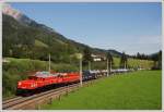 1020.018 der IG Tauernbahn und 1044.40 vor dem SDG 90454 von Villach nach Hall in Tirol am 22.8.2008 bei der Bergfahrt am Pa Grieen ca.