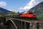 Am 04.05.13 und 05.05.13 gab es auf der Tauernbahn einige Sonderfahrten.
Auf dem Bild zu sehen ist die EBFL 1020.018 mit dem Sdz 14655 (Schwarzach-St. Veit - Spittal-Millstttersee) beim berqueren der Angerschlucht am Nachmittag des 05.05.13