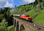 1020 018 mit einem Sonderzug am 04.05.2013 bei Bad Hofgastein. 