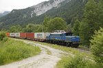 1020 041 war am 21.06.2016 als Nachschiebe bei einem Güterzug durch das Gesäuse eingeteilt. Hier zu sehen in Gesäuse Eingang.