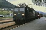Mit einem zeittypischen Regionalzug ist 1041.06 im Sommer 1980 in Schladming eingetroffen. Stückgutbeförderung gehörte damals noch zum Bahnalltag.
