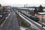 SR 17954 mit 1041.15, unterwegs von Wien FJB nach Retz, am frhen Morgen des 08.12.2012, in Wien, am Handelskai.
