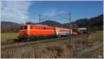 Die 1041.202 von RPS (Rail Professionals Sttz) berstellt den Dampfkran 9766 042 als SGAG 93046 von Sigmundsherberg nach Lienz. 
St.Lorenzen 30.12.2012