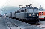 Mit einem Regionalzug hält 1042.25 im August 1980 im Bahnhof Judenburg