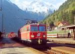 05.05.1990 Bahnhof Mallnitz : Lok ÖBB 1042 623 hat den Zug der „Tauernschleuse“ von Böckstein in den  Süden  gebracht.