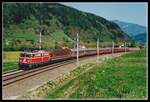 1042 596 ist am 2.05.1995 mit IC597 (Wien Süd - Villach) zwischen Bruck/Mur und Niklasdorf unterwegs.