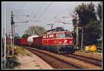 1042 596 mit Güterzug in Lobau am 22.09.1994.