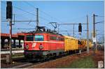 Noch fhrt sie, die wunderschne 1042.041! Am Bild zusehen ist die 1042.041 mit einem Swietelsky-Bauzug auf der Fahrt nach St.