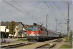 1042 036 bespannte am 24.9.2010 90155 nach Lienz/Osttirol. Die Aufnahme zeigt den Zug bei der Einfahrt in Ziersdorf. Eigentlich bin ich ja kein Fan von Bahnbergangsfotos, allerdings sieht man Lutwerke heute ja auch schon recht selten, daher habe ich mich auch fr diese Version entschieden, wo der Zug noch vor dem Schranken ist.