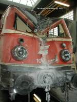 1042 515-5, Unfallok vom Bahnhof Gloggnitz am 30-10-2002 in der Traktion Wien Sd