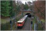 Die 1042 23 war am 24. Dezember 2011 mit dem Christkindl-Zug auf Rundfahrt durch Wien. Hier an der Vorortelinie im Trkenschanzpark. 