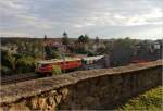 Im schnen Morgenlicht zog am 15. September 2012 die 1042 23 einen Sonderzug von Wien FJB nach Gmnd durch Hflein an der Donau. 