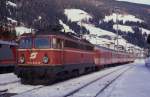 BB 1042.632 ist mit einem Regionalzug aus sterreich im italienischen  Grenzbahnhof San Candido / Innichen am 21.1.1991 angekommen.