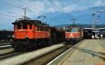 Im August 1993 fhrt 1042 619-5 mit einer 1044 im Schlepp im Bahnhof Spittal-Millstttersee ein, daneben 1245 516-8.