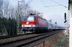 Am 13.04.1993, E3522 Salzburg - München  mit der ÖBB-Lok 1044 238 hat den Bahnhof Freilassing soeben verlassen.