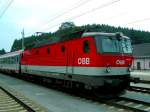 1044 108-9 durchfhrt den Bhf. Frankenmarkt mit EC68_070808