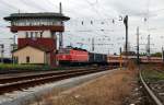 Ankunft der 1044 120 mit dem Erlebniszug Donau im Bahnhof Wels. Dieser Zug pendelt mehrmals tglich zwischen Linz und Passau.
Aufgenommen am 13. Oktober 2007.