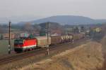 1044 085 mit einem Gterzug bei Pndorf (28.02.2008)