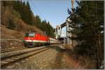 E-Lok 1044 084 fhrt mit IC 535  Krnten wasser.reich  von Wien Sd nach Villach.Im Hintergrund sieht man die neue Grnhblbrcke in Judenburg.
4.4.2009